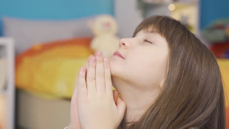 Beautiful-cute-little-girl-hopes,-prays.